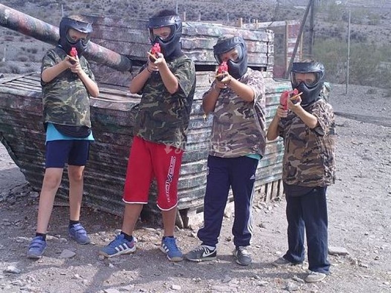 Paintball para niños /tb_Ninos jugando al paintball.jpg